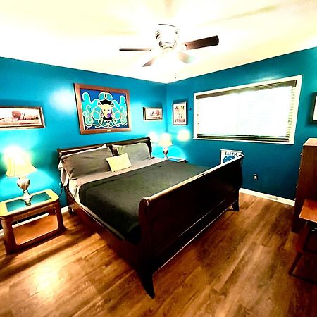 Family Friendly Downtown Home - Private Yard & Grill - Location, Location, Location! เอเธนส์ ภายนอก รูปภาพ